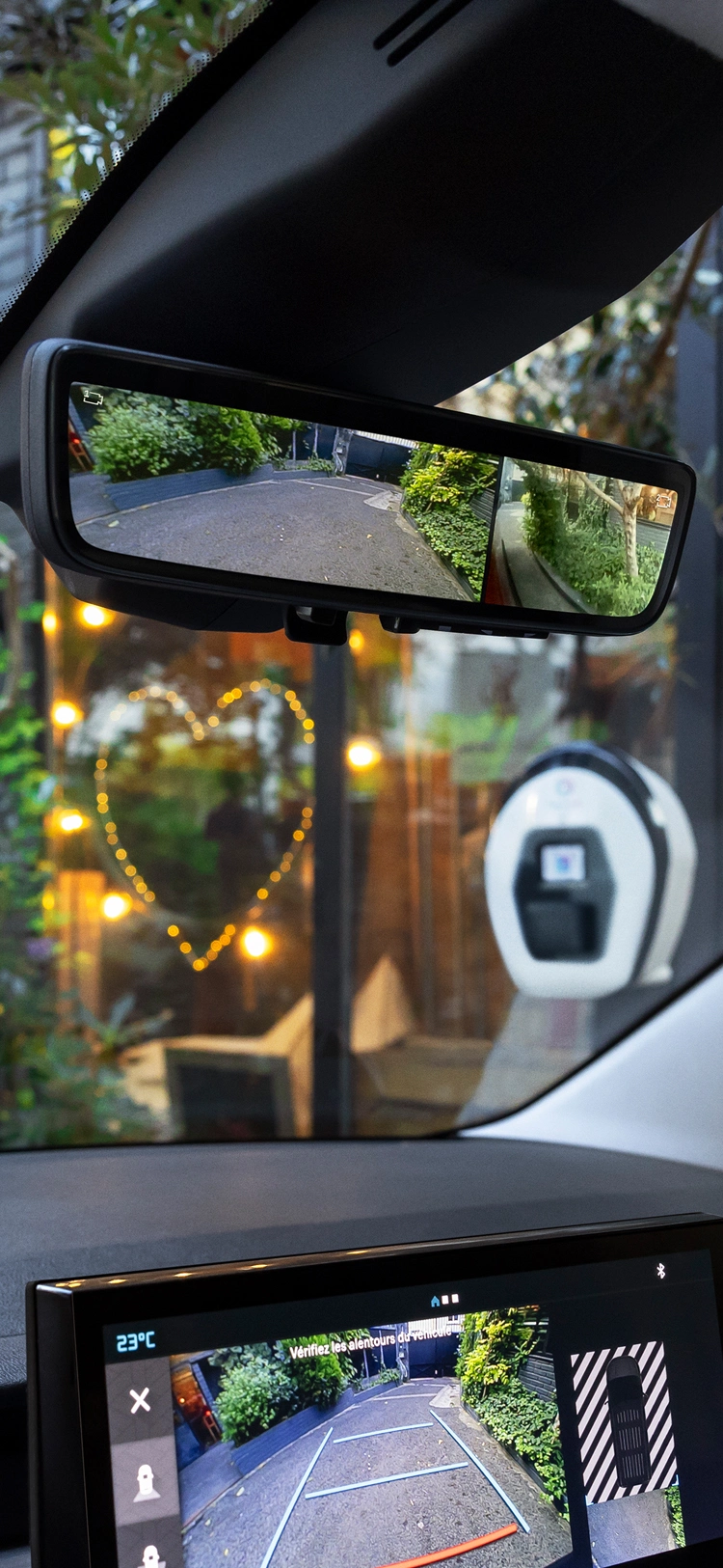 Interieur‑laadruimteweergave van een Citroën ë‑Jumpy met het Moduwork®‑systeem voor lange ladingen, als flexibele elektrische bedrijfswagen.