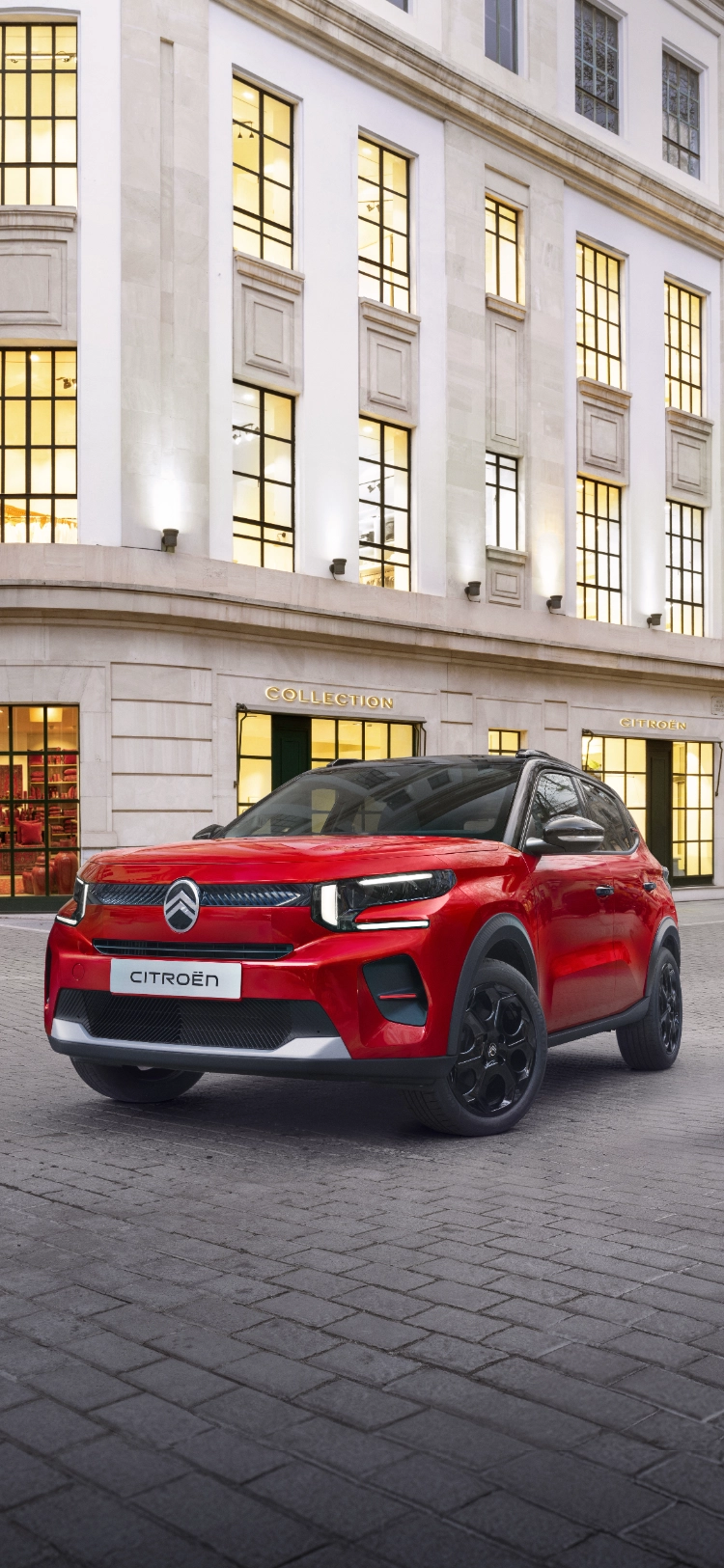 Driekwart vooraanzicht van de Citroën ë‑C3 elektrische SUV met krachtig exterieurdesign voor zelfverzekerde, efficiënte en betaalbare stedelijke mobiliteit.