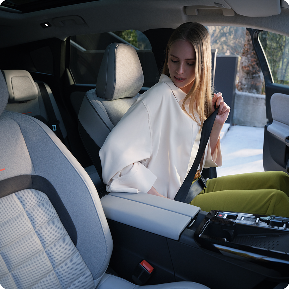 Interieuraanzicht voorin van de C5 Aircross met Advanced Comfort‑stoelen, ondersteuning, veiligheid en verbeterd welzijn aan boord.